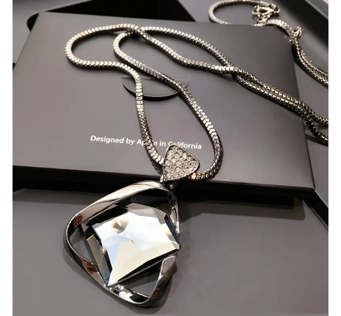 Жіночий довгий светр-ланцюжок з підвіскою