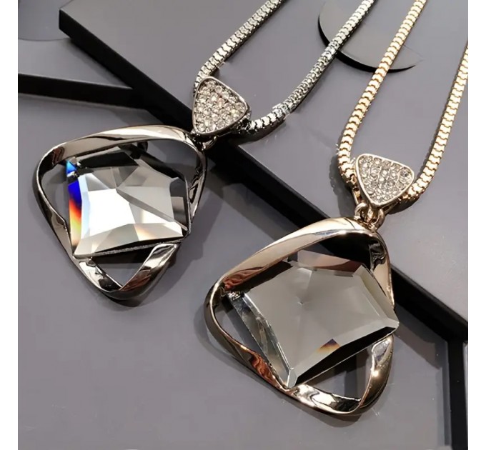 Жіночий довгий светр-ланцюжок з підвіскою