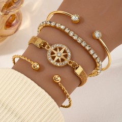 Набір з 4 розтяжних браслетів зі стразами