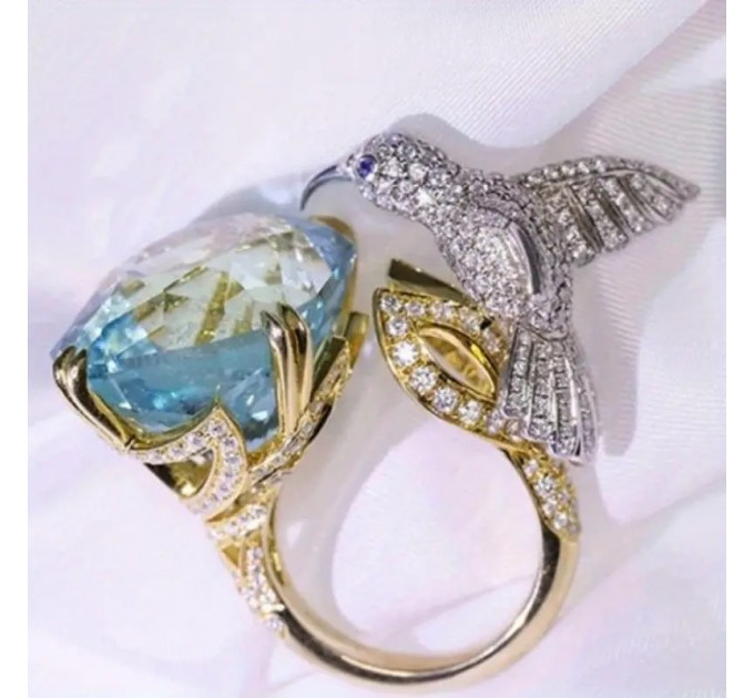 Розкішне кільце з блакитним аквамарином у формі колібрі
