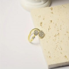 Елегантне регульоване кільце золотистого кольору