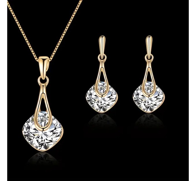 Елегантне намисто та сережки у формі краплі