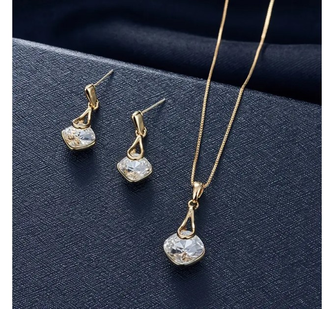 Елегантне намисто та сережки у формі краплі