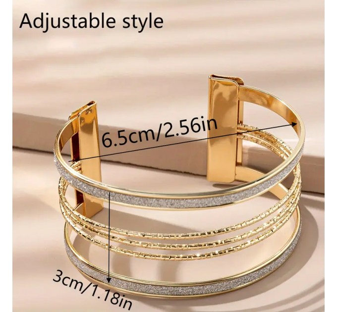 Неперевершений браслет золотистого кольору з відкритим манжетом