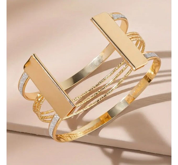 Неперевершений браслет золотистого кольору з відкритим манжетом