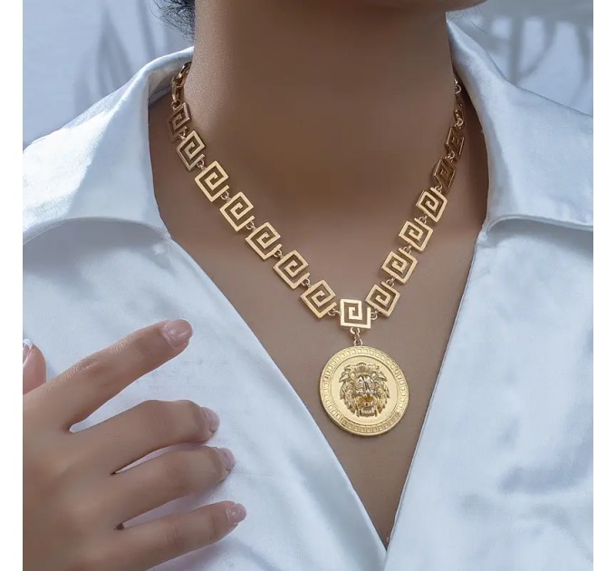 Подарункове кольє з підвіскою