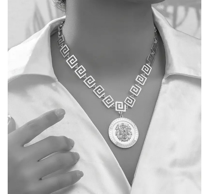 Подарункове кольє з підвіскою