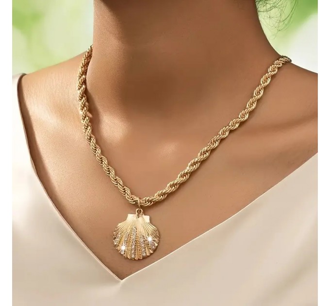 Богемське намисто з підвіскою у формі мушлі