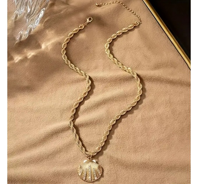 Богемське намисто з підвіскою у формі мушлі