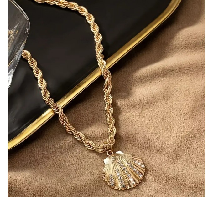 Богемське намисто з підвіскою у формі мушлі