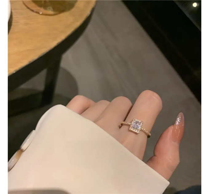 Розкішне Кільце з Цирконієм