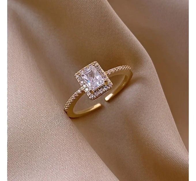 Розкішне Кільце з Цирконієм