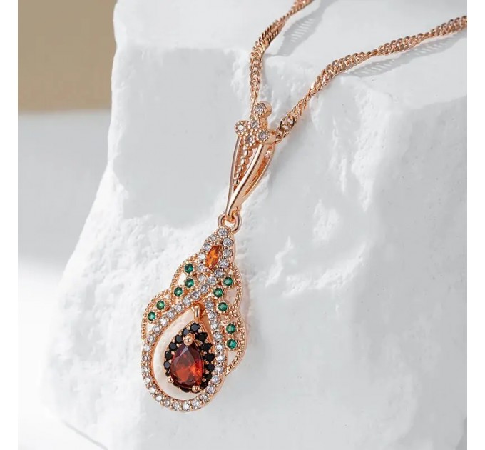 Золотий кольоровий кулон у формі серця