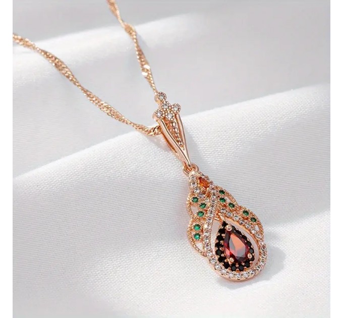 Золотий кольоровий кулон у формі серця