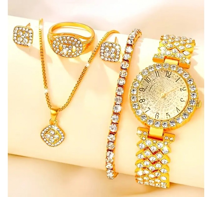 Елегантниий модний набір з годинника та аксесуарів.