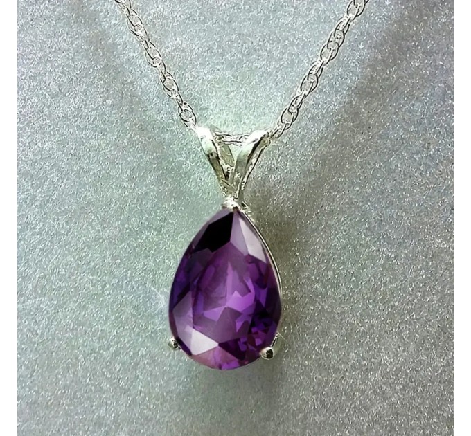 Прикраса у вигляді краплі води