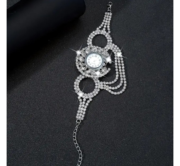 Жіночий кварцовий наручний годинник у гламурному стилі